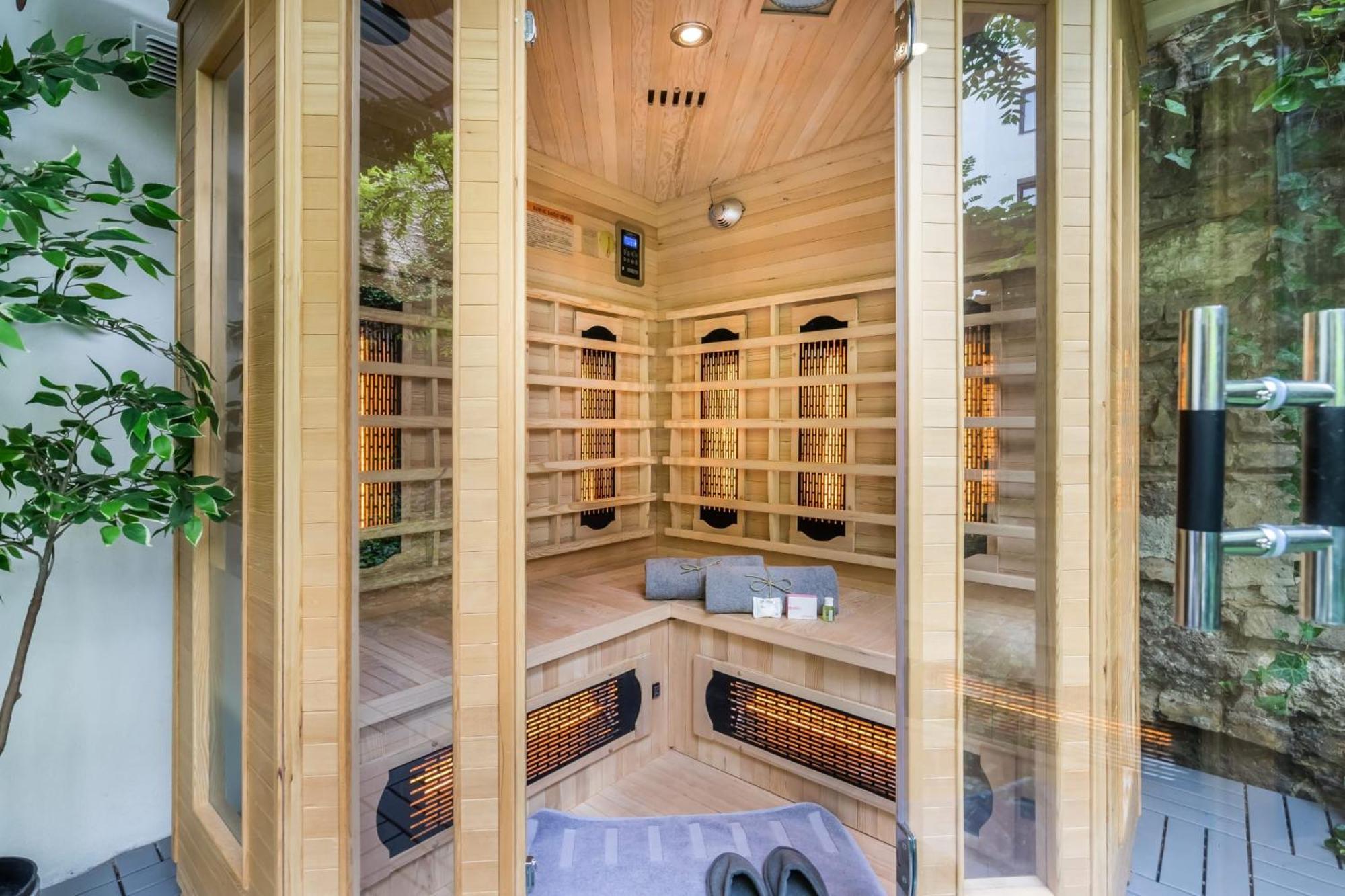 Wellness Wonderland: Garden, Sauna, Jacuzzi In Cbd Budapeszt Zewnętrze zdjęcie