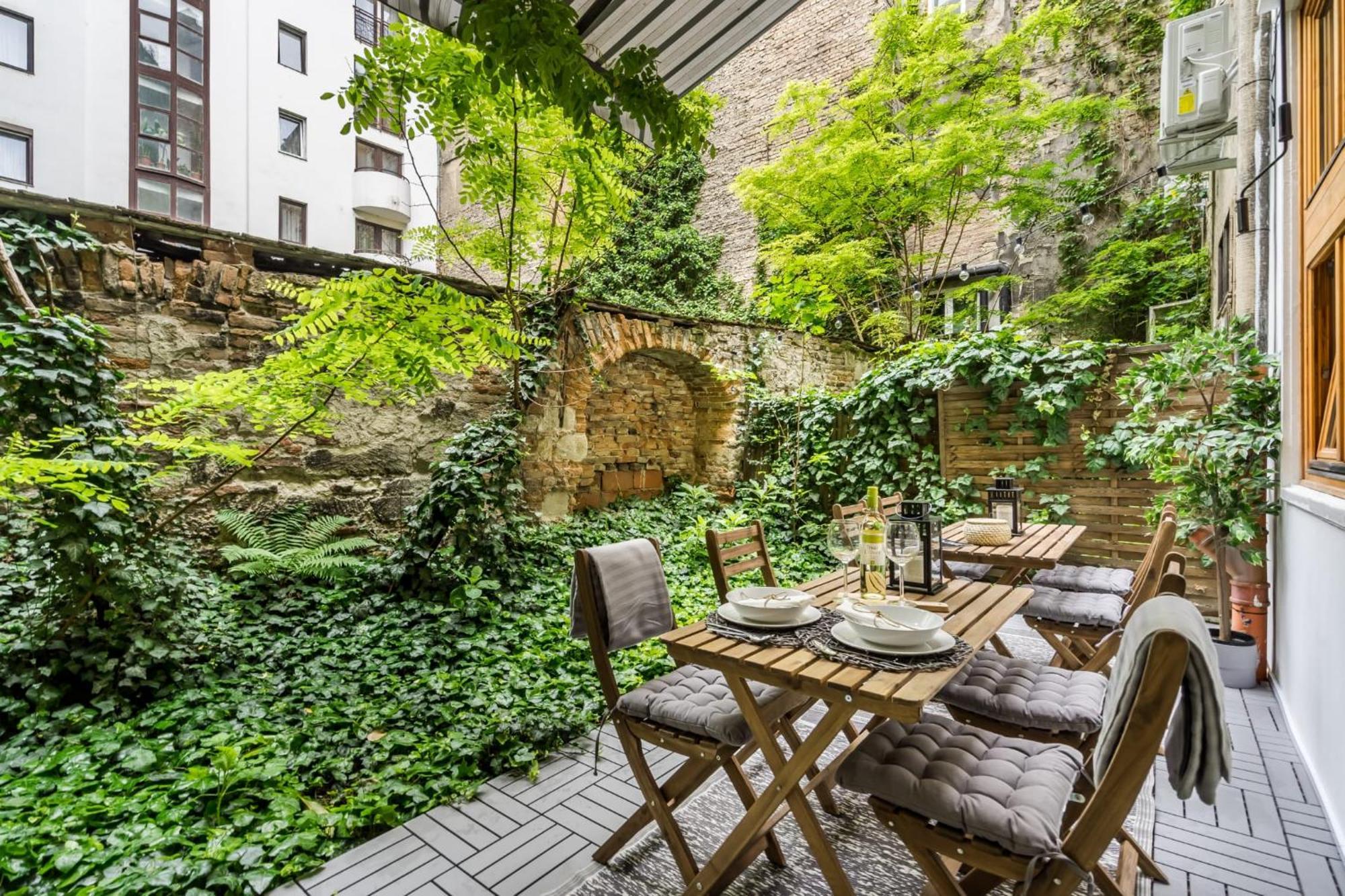 Wellness Wonderland: Garden, Sauna, Jacuzzi In Cbd Budapeszt Zewnętrze zdjęcie